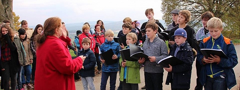 Cestu na Baldov zdobí nové sochy