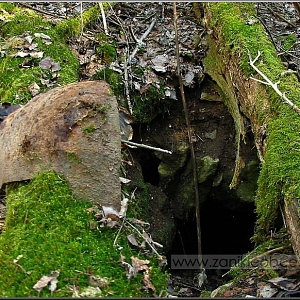 Pozůstatky základů se sklepem po vile.