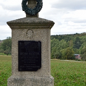 Milavče - pomník Václava Bozděcha